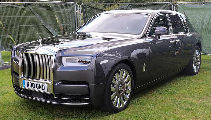 1280px-2019_Rolls-Royce_Phantom_V12_Automatic_6.75