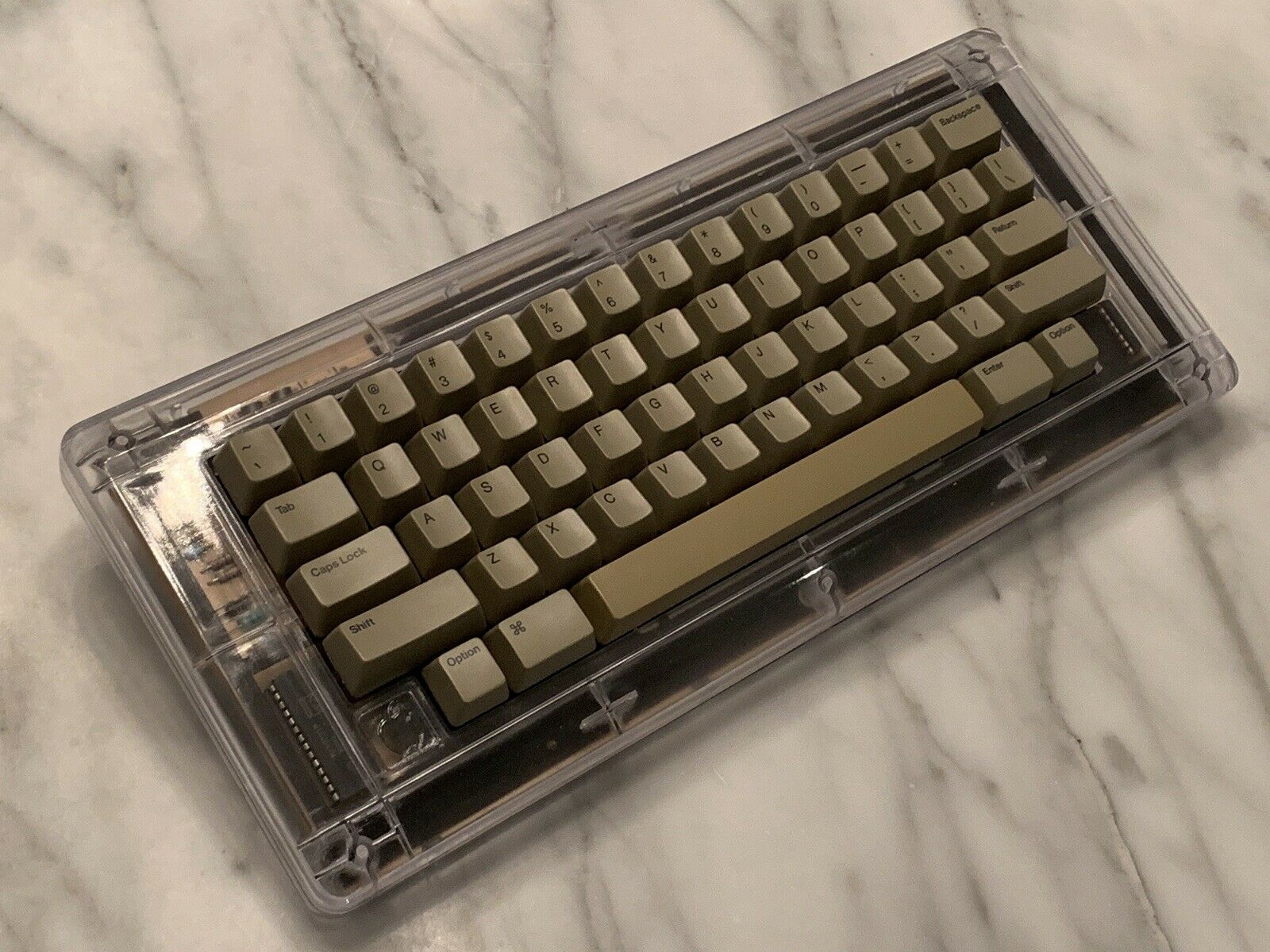 Experiments with the Apple M0110 keyboard - Vintage